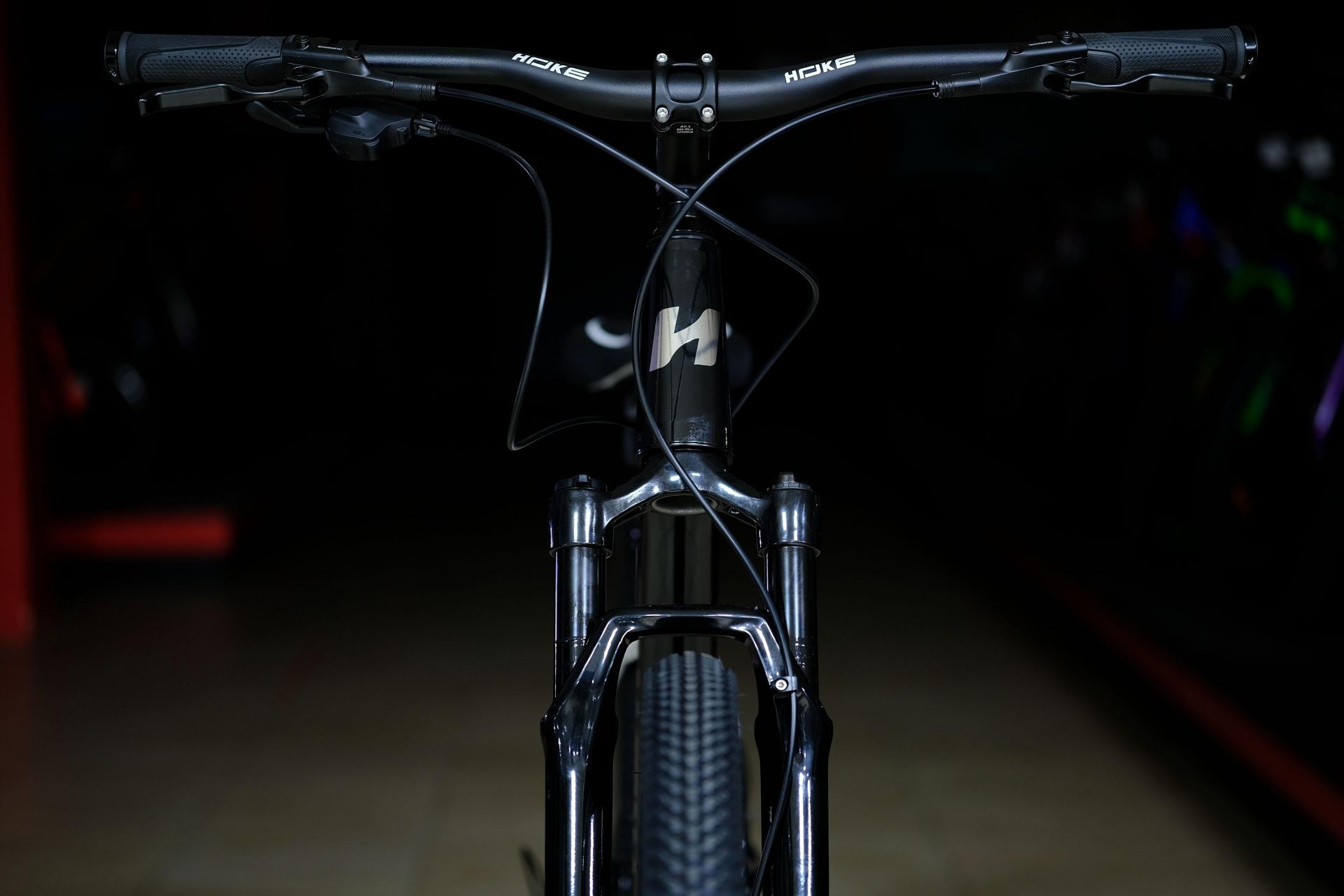 Вилка амортизационная GTMRK 362 MLO алюминиевая
 HOKE 7 Way 29 HD матовый чёрный 21